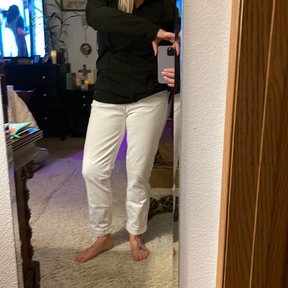 White capri jeans-
